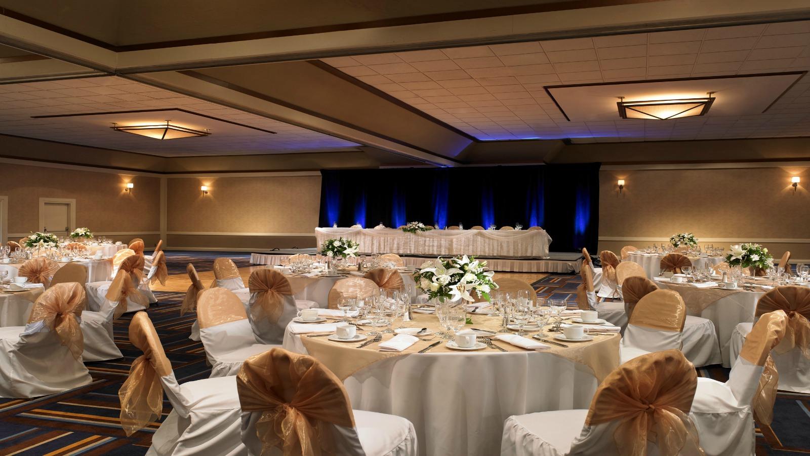Four Points By Sheraton Angeles International Airport Hotel 3*