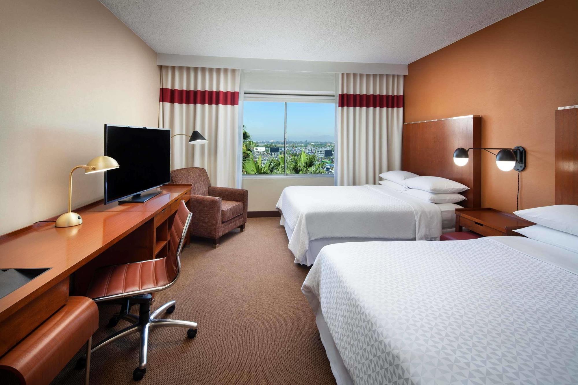 Hotel Four Points By Sheraton Angeles International Airport